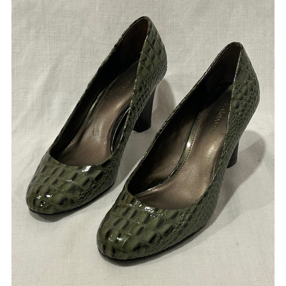 Liz Claiborne Johnnie Olive Green Croc Embossed Patent Pumps Heels Size 8.5M